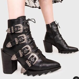 Black Leather Ankle Boots with Buckle Detail Lamoda size 8